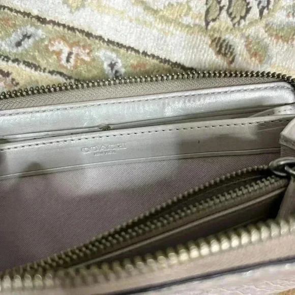 Coach Wallet Accordion Zip Embossed Leather Gray Color - Picture 4 of 9